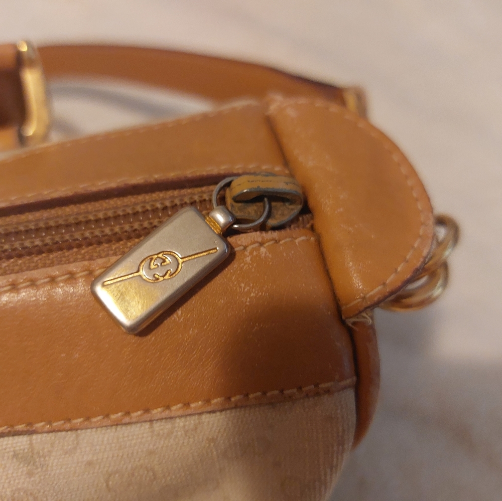 Authentic Vintage Gucci Body Bag - Picture 11 of 14